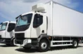 Electric refrigerated truck with insulated cargo body and roof-mounted cooling unit for cold chain transport